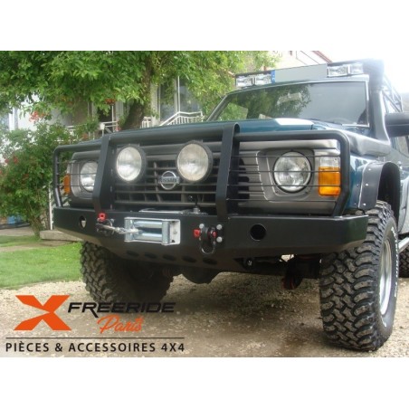 Pare-chocs avant F4X4 pour Nissan Patrol GR Y60
Version SANS trous pour antibrouillards