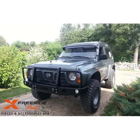 Pare-chocs avant F4X4 pour Nissan Patrol GR Y60 Version AVEC trous pour antibrouillards