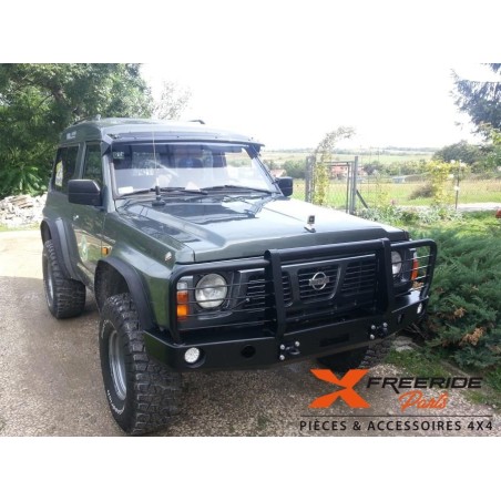 Pare-chocs avant F4X4 pour Nissan Patrol GR Y60
Version AVEC trous pour antibrouillards