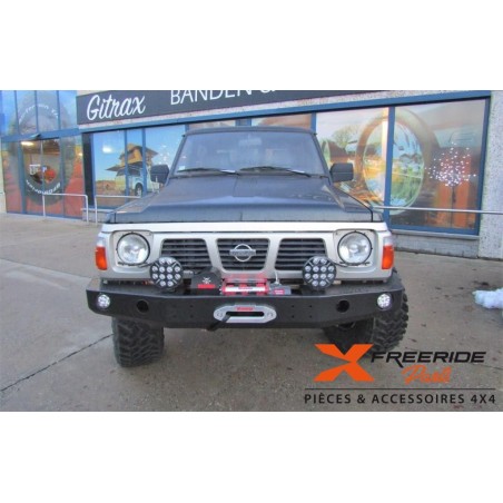Pare-chocs avant F4X4 pour Nissan Patrol GR Y60
Version AVEC trous pour antibrouillards
Sans Bullbar