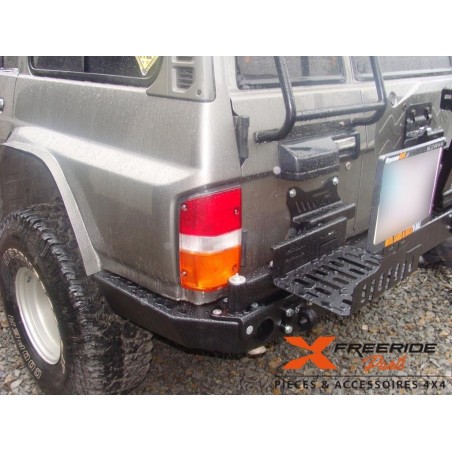 Support pour jerrican 30L ou 20L est adaptée au pare-chocs F4X4 pour Nissan Patrol Y60