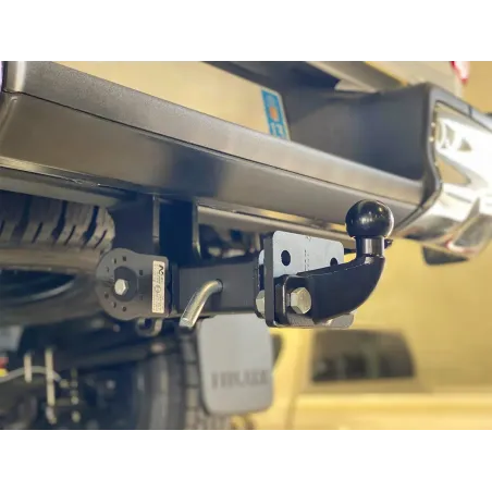 Attelage homologué Europe avec sortie carré 2 pouces Toyota Hilux Revo