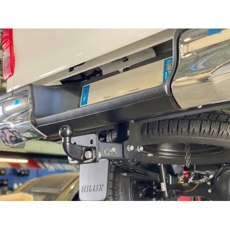 Attelage homologué Europe avec sortie carré 2 pouces Toyota Hilux Revo