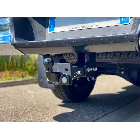 Attelage homologué Europe avec sortie carré 2 pouces Toyota Hilux Revo