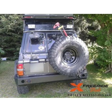 Pare-chocs arrière F4X4 pour Nissan Patrol GR Y60 Version SANS ailes arrières coupées.