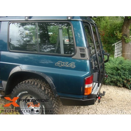 Pare-chocs arrière F4X4 pour Nissan Patrol GR Y60
Version AVEC ailes arrières coupées.