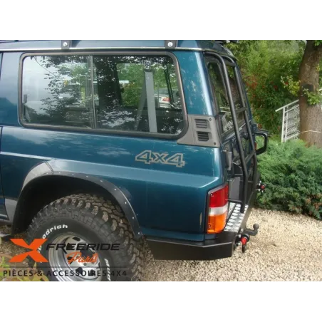 Pare-chocs arrière F4X4 pour Nissan Patrol GR Y60 Version AVEC ailes arrières coupées.