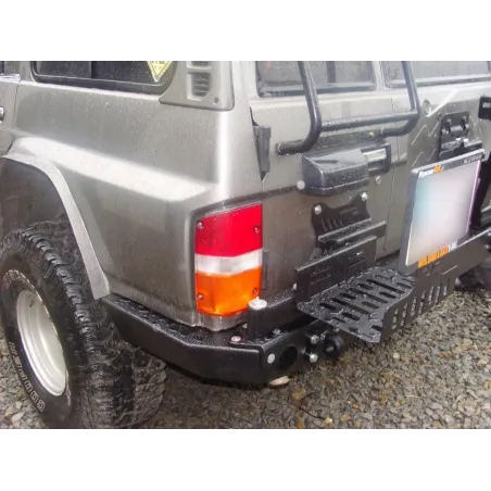 Pare-chocs arrière F4X4 pour Nissan Patrol GR Y60 Version AVEC ailes arrières coupées.