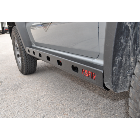 MARCHE PIED DE PROTECTION NOIR SUZUKI JIMNY