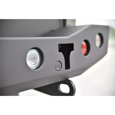 Pare-chocs arrière F4X4 pour Toyota Hilux 20-24 REVO
Version AVEC feux