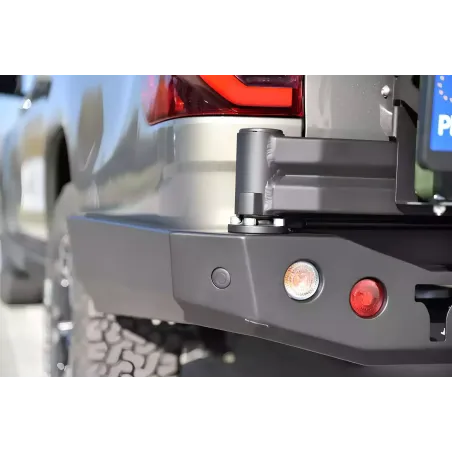 Pare-chocs arrière F4X4 pour Toyota Hilux 20-24 REVO
Version AVEC feux