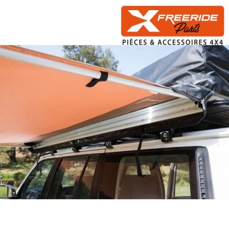 Auvent pliable avec structure de fixation facile et rapide à déployer, de 2.5M de large x 2,5M ouvert. De très bonne qualité