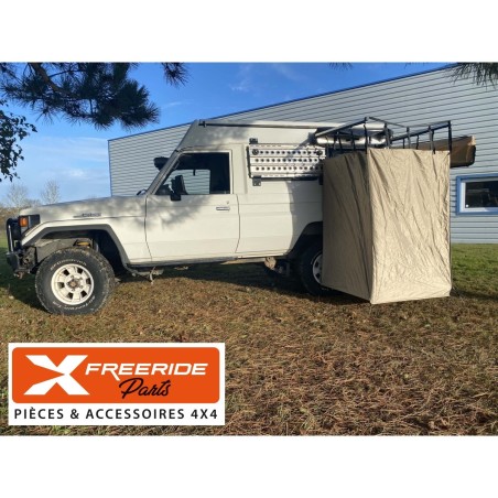 Cabine de douche avec armature se fixant comme un auvent